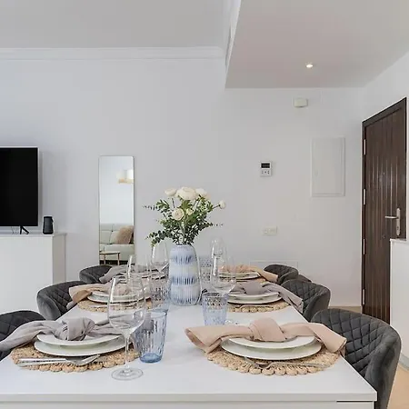 Luxury - Gym - 6 Pools - 3 Bed 401 * Εστεπόνα