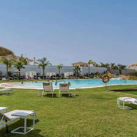 Luxury - Gym - 6 Pools - 3 Bed 401 Εστεπόνα