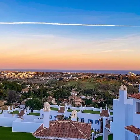Luxury - Gym - 6 Pools - 3 Bed 401 Εστεπόνα