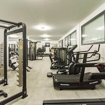Luxury - Gym - 6 Pools - 3 Bed 401 * Εστεπόνα
