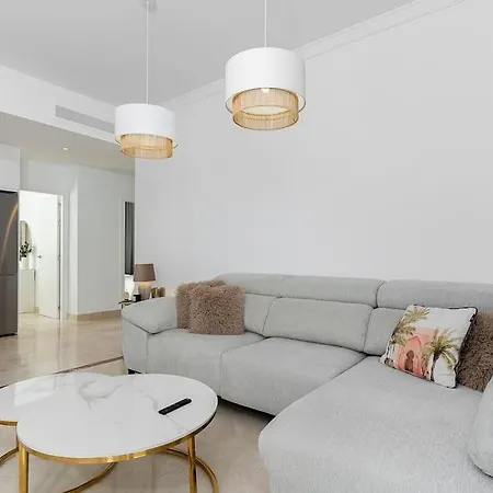 Luxury - Gym - 6 Pools - 3 Bed 401 Εστεπόνα