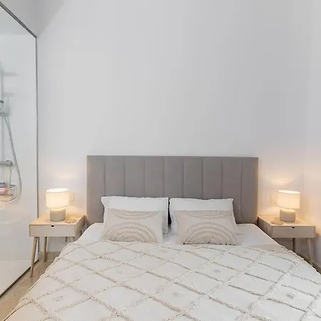 Luxury - Gym - 6 Pools - 3 Bed 401
