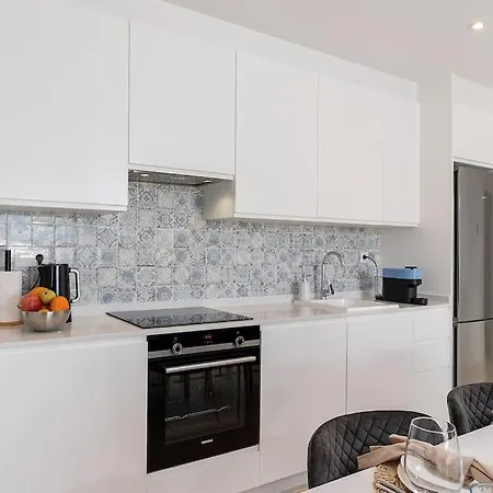 Luxury - Gym - 6 Pools - 3 Bed 401 * Εστεπόνα
