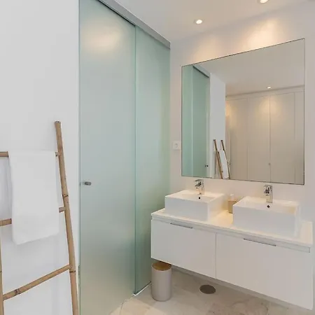 Luxury - Gym - 6 Pools - 3 Bed 401