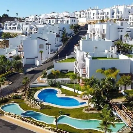 Luxury - Gym - 6 Pools - 3 Bed 401
