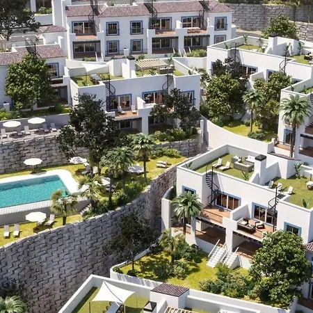 Luxury - Gym - 6 Pools - 3 Bed 401 *