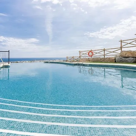 Luxury - Gym - 6 Pools - 3 Bed 401